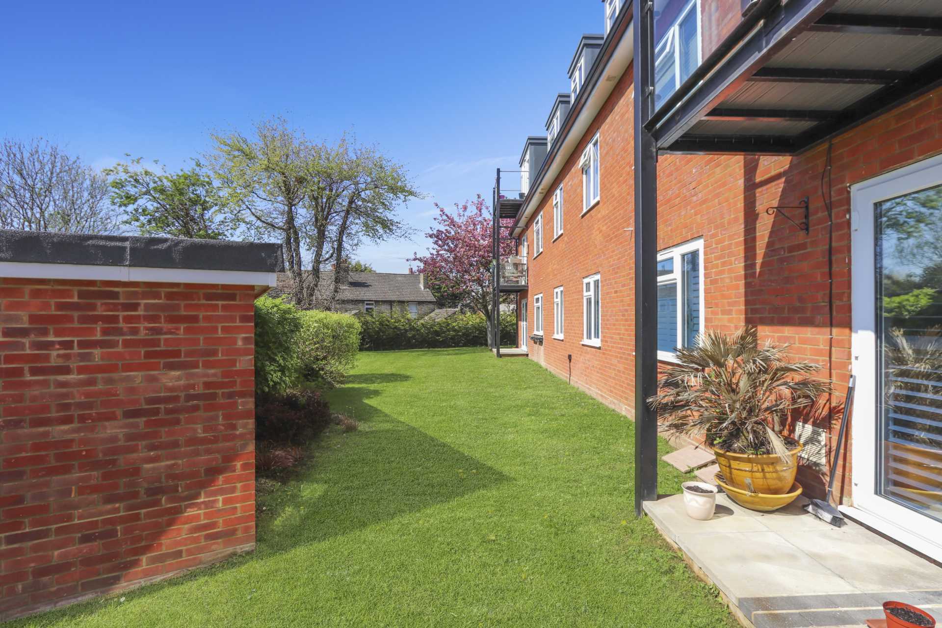 Additional Property Image 2 bedroom Flat for sale in Barnet 8