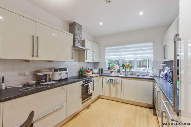 Additional Property Image 4 bedroom Detached Bungalow for sale in London 3