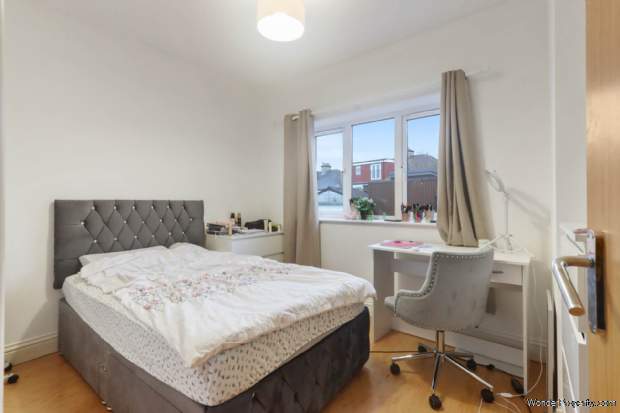 Additional Property Image 4 bedroom Detached Bungalow for sale in London 5