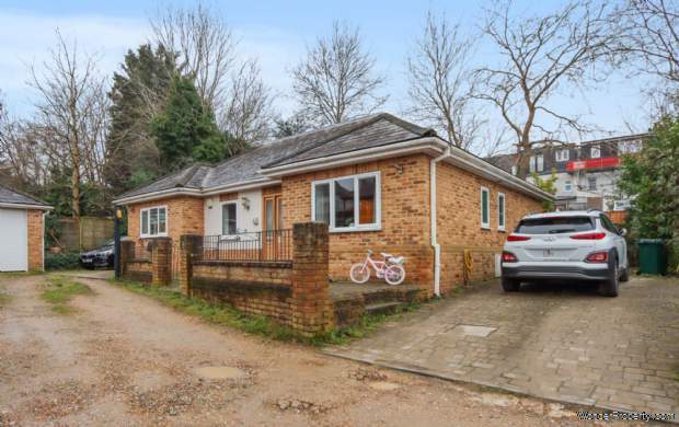 Additional Property Image 4 bedroom Detached Bungalow for sale in London 10