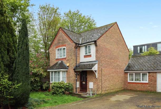 3 bedroom Detached for sale in London
