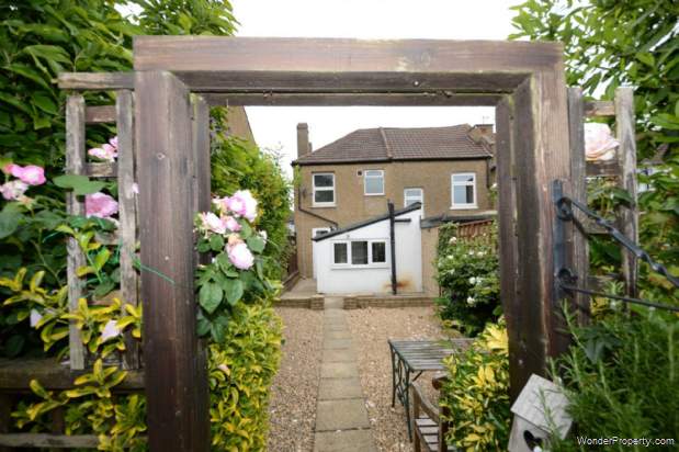 Additional Property Image 2 bedroom End of Terrace to rent in London 12