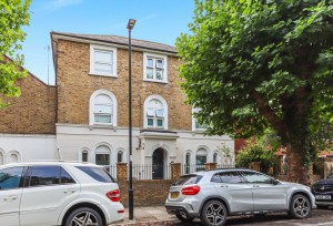 2 bedroom Flat for sale in London