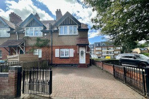 3 bedroom End of Terrace to rent in London