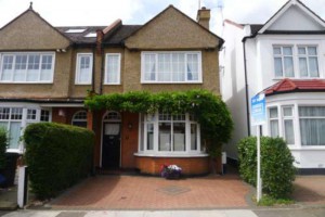3 bedroom Semi Detached to rent in London