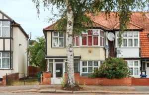 3 bedroom End of Terrace for sale in London