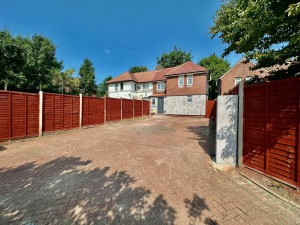 3 bedroom Semi Detached to rent in London