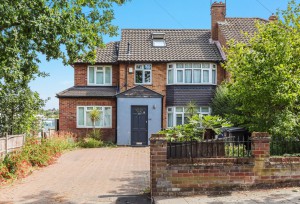 2 bedroom Flat for sale in London