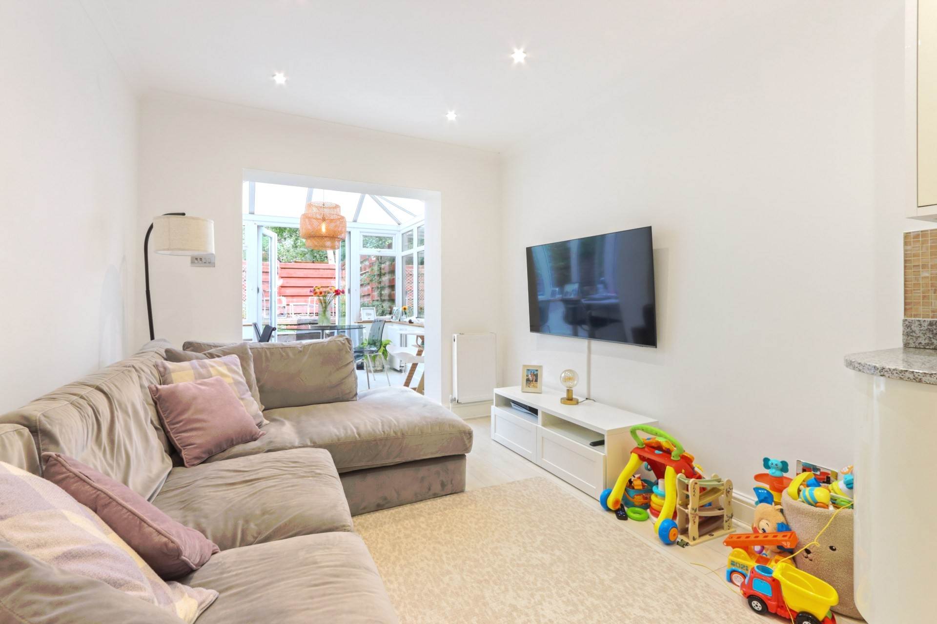 Additional Property Image 2 bedroom Flat for sale in London 5