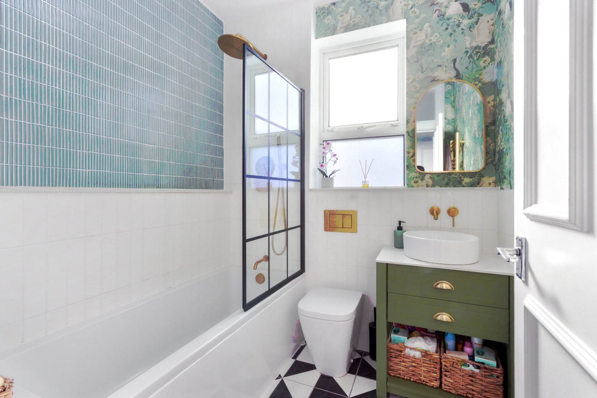 Additional Property Image 2 bedroom Flat for sale in London 6