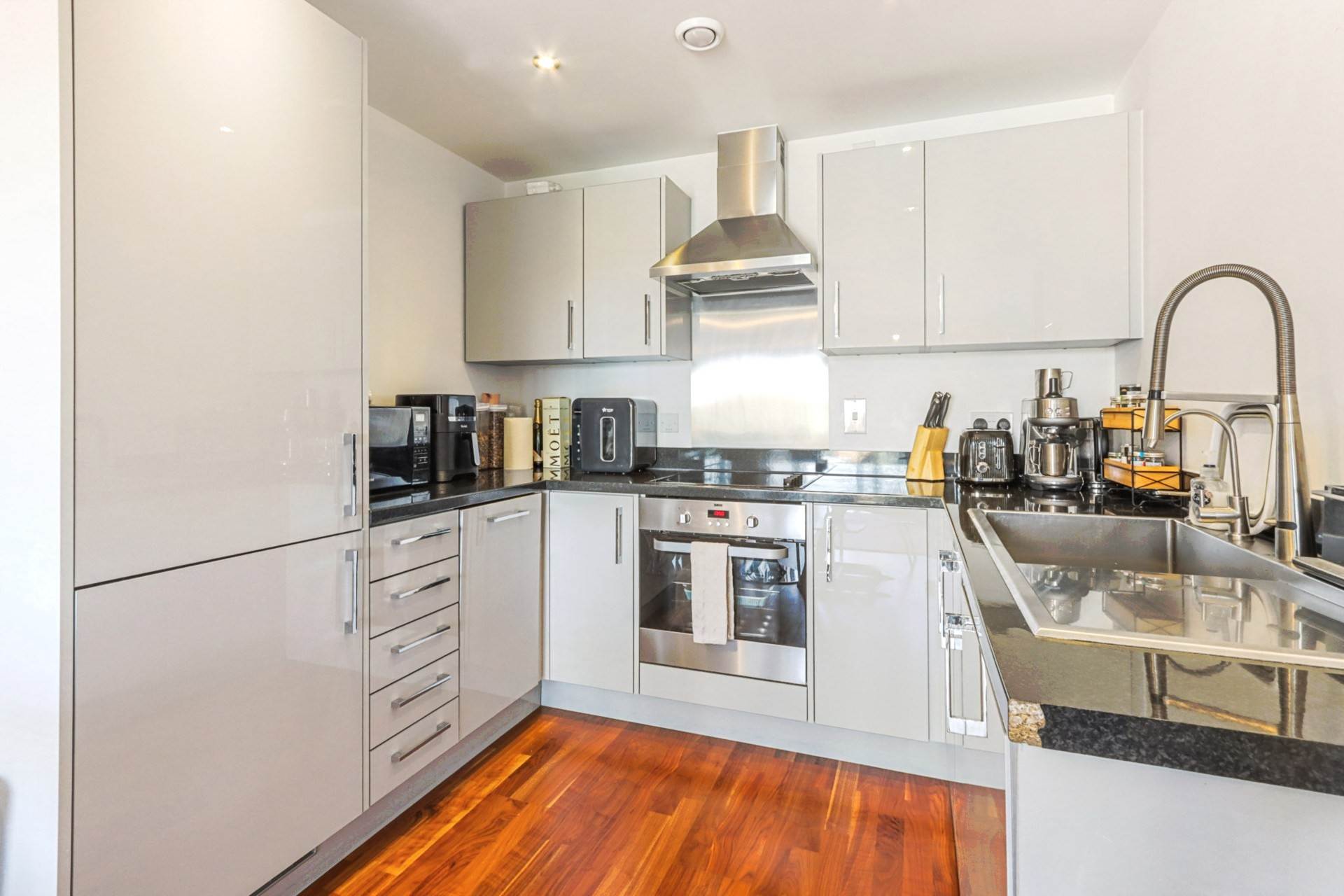 Additional Property Image 2 bedroom Apartment for sale in Edgware 3