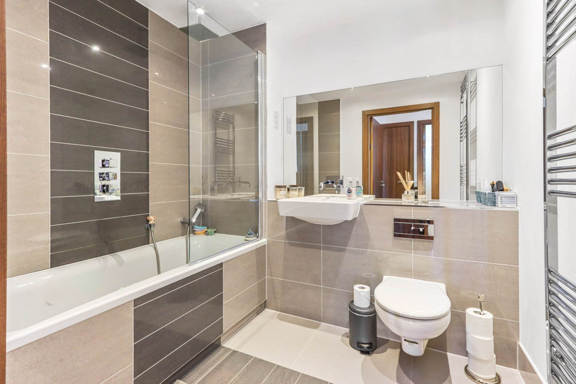 Additional Property Image 2 bedroom Apartment for sale in Edgware 6