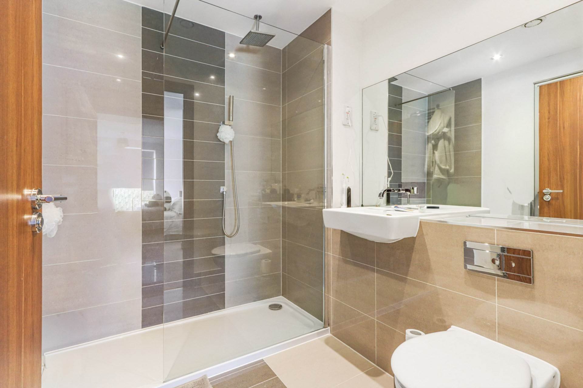 Additional Property Image 2 bedroom Apartment for sale in Edgware 7