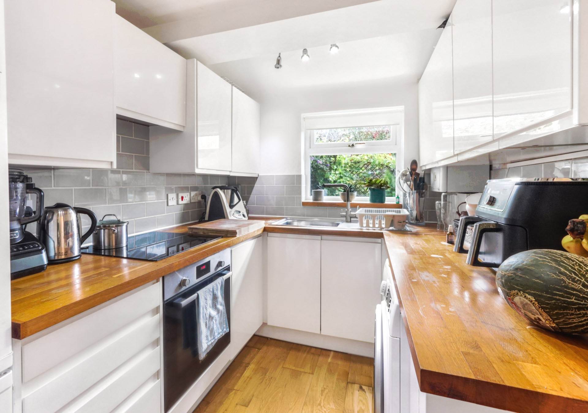 Additional Property Image 2 bedroom Flat for sale in London 3