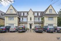 2 bedroom Apartment to rent in London
