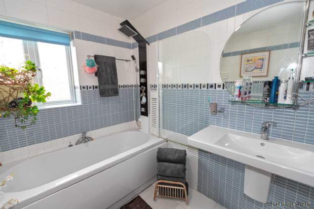 Additional Property Image 5 bedroom Detached for sale in Milton Keynes 13