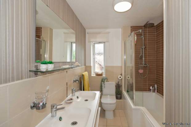 Additional Property Image 5 bedroom Detached for sale in Milton Keynes 18