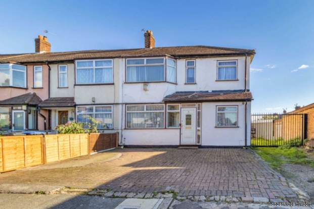 4 bedroom Terraced for sale in London