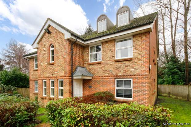 2 bedroom Apartment for sale in Bracknell