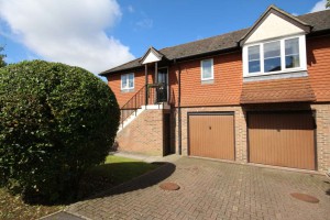 2 bedroom Coach House to rent in Bracknell