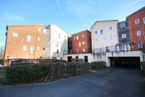 2 bedroom Apartment to rent in Bracknell