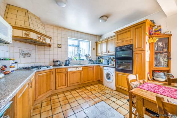 Additional Property Image 4 bedroom Detached for sale in Bracknell 2