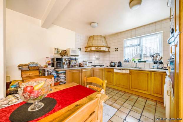 Additional Property Image 4 bedroom Detached for sale in Bracknell 5