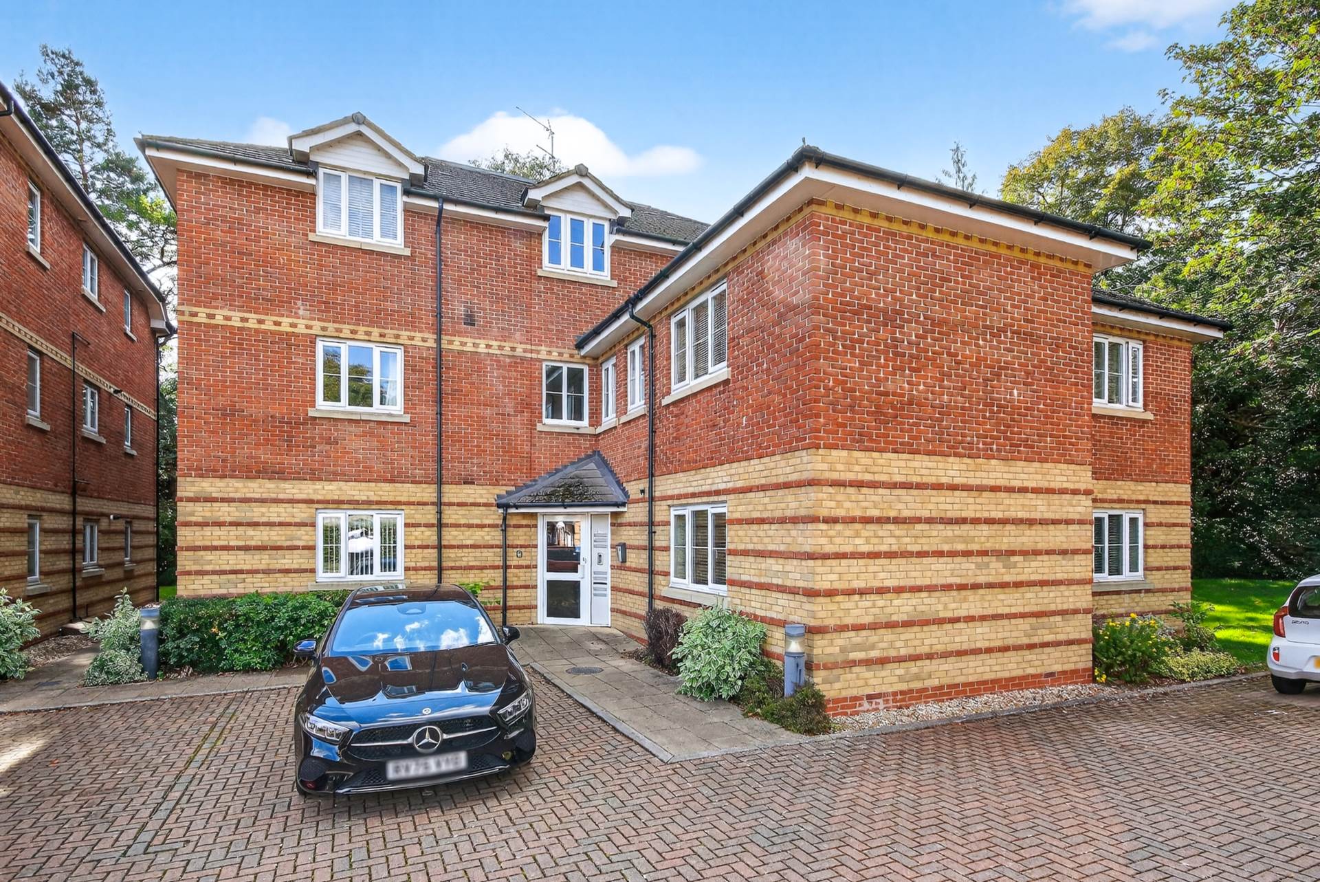 2 bedroom Apartment for sale in Bracknell