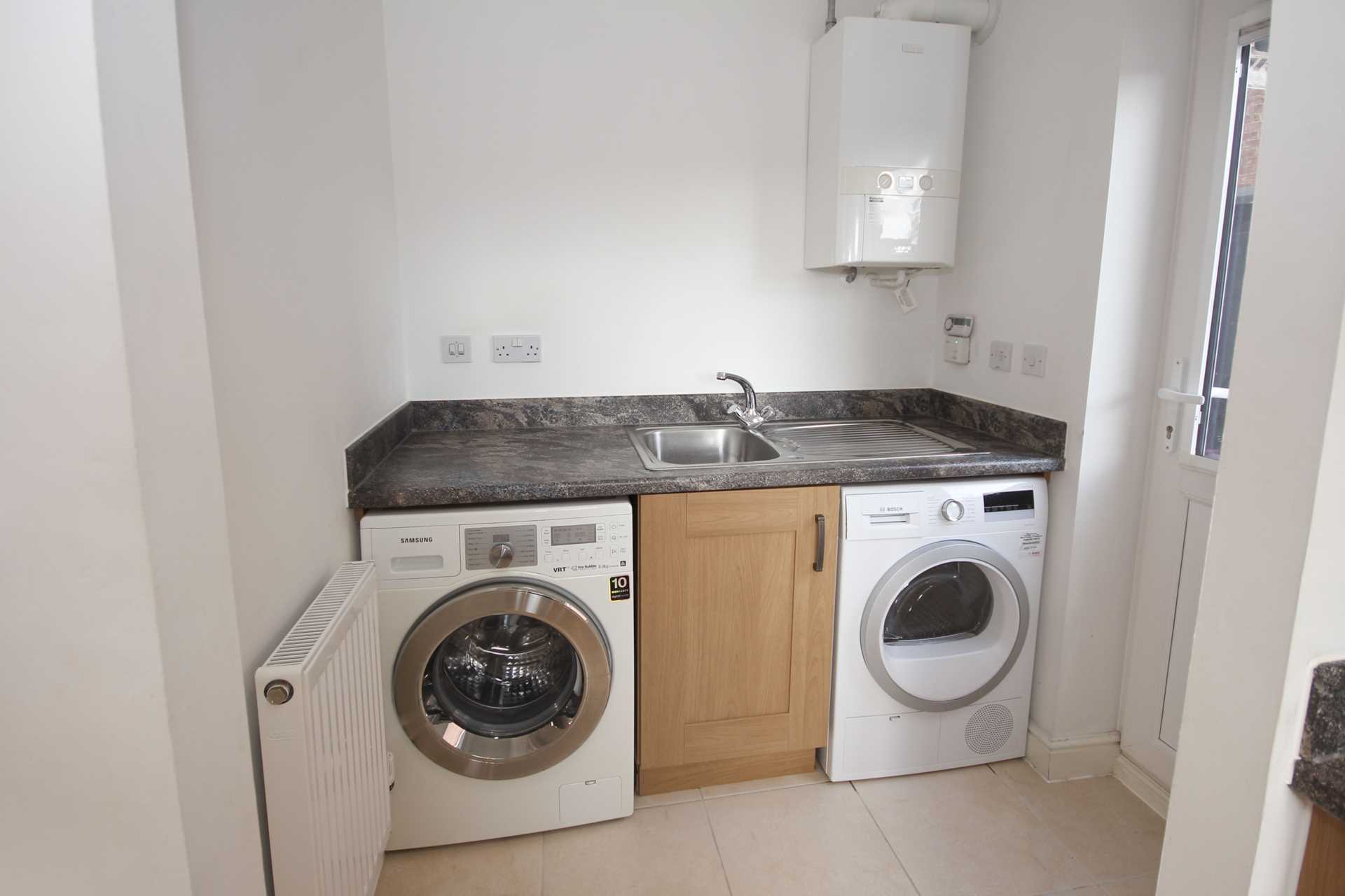 Additional Property Image 4 bedroom Detached to rent in Bracknell 5