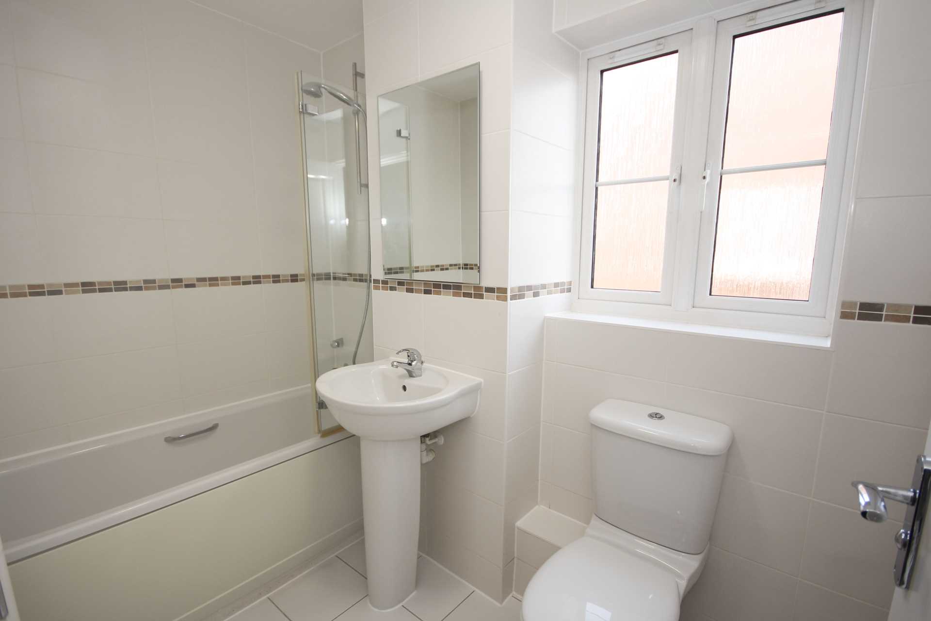Additional Property Image 4 bedroom Detached to rent in Bracknell 7