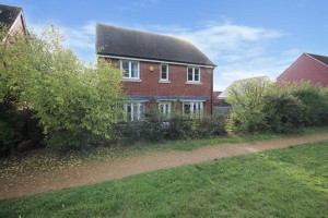 4 bedroom Detached to rent in Bracknell