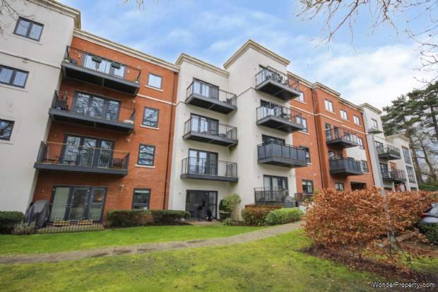 2 bedroom Apartment for sale in Bracknell