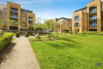 2 bedroom Apartment for sale in Bracknell