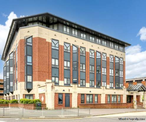2 bedroom Flat for sale in Bracknell