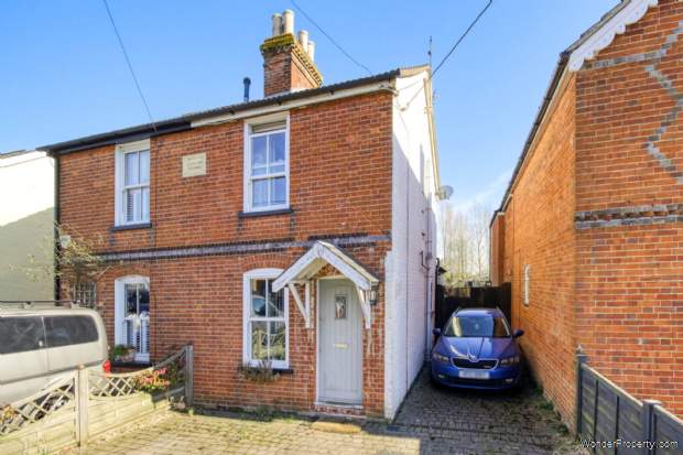 2 bedroom Semi Detached for sale in Bracknell