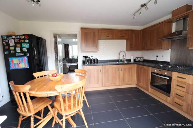 Additional Property Image 3 bedroom End of Terrace to rent in Bracknell 2