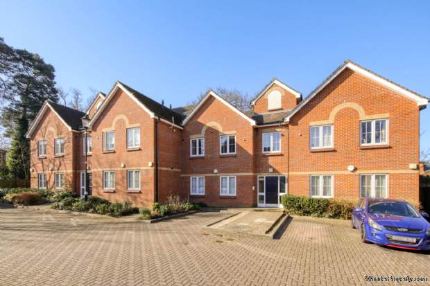 2 bedroom Apartment for sale in Bracknell
