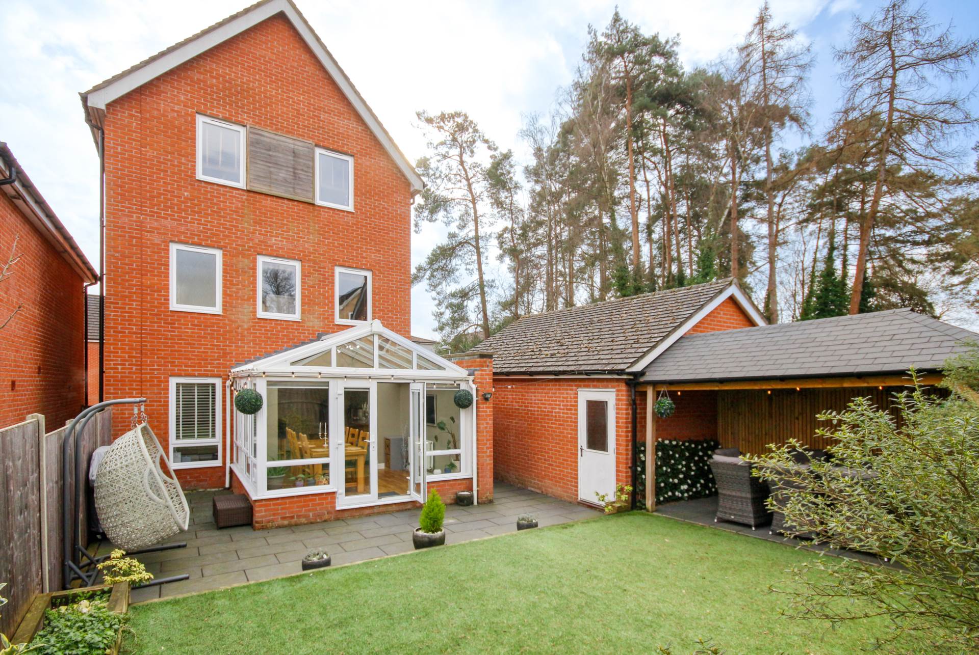 Additional Property Image 4 bedroom Detached for sale in Bracknell 10
