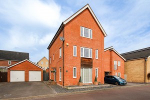 4 bedroom Detached for sale in Bracknell