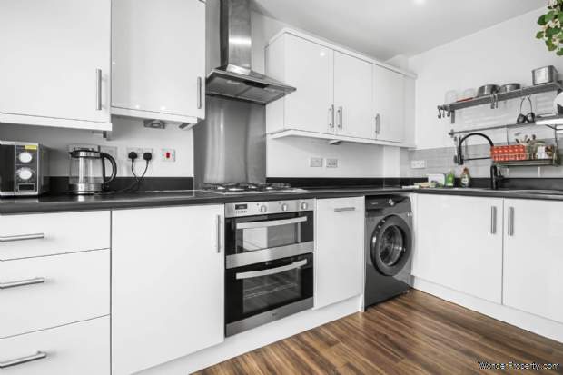 Additional Property Image 4 bedroom Semi Detached for sale in Bracknell 7