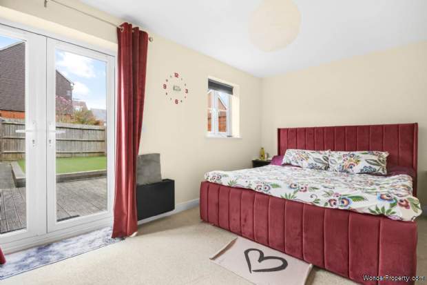 Additional Property Image 4 bedroom Semi Detached for sale in Bracknell 8