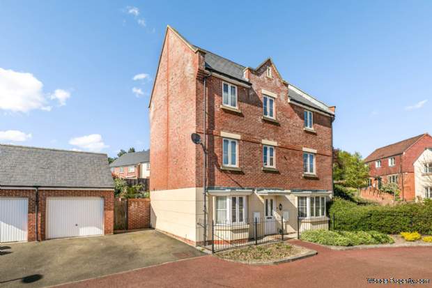 4 bedroom Semi Detached for sale in Bracknell