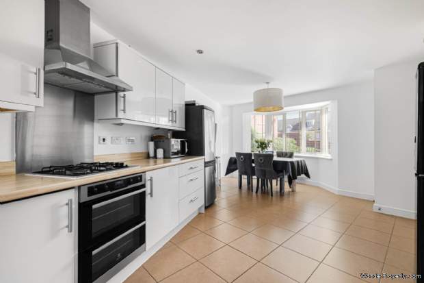 Additional Property Image 4 bedroom Semi Detached for sale in Bracknell 2