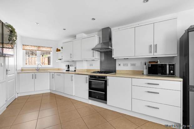 Additional Property Image 4 bedroom Semi Detached for sale in Bracknell 5