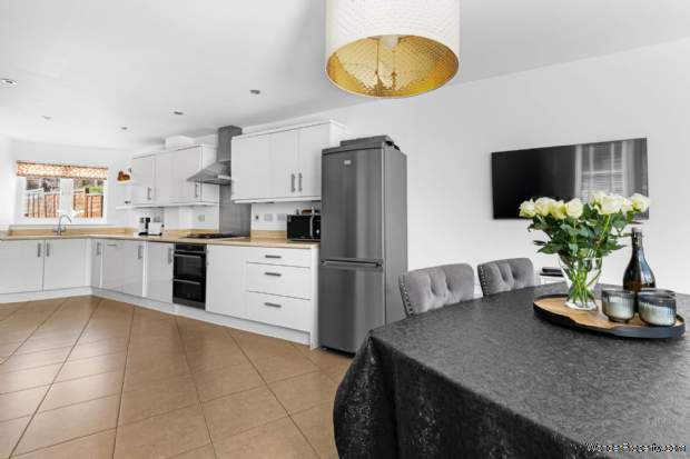 Additional Property Image 4 bedroom Semi Detached for sale in Bracknell 16