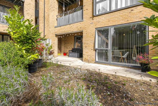 Additional Property Image 2 bedroom Apartment for sale in Bracknell 6