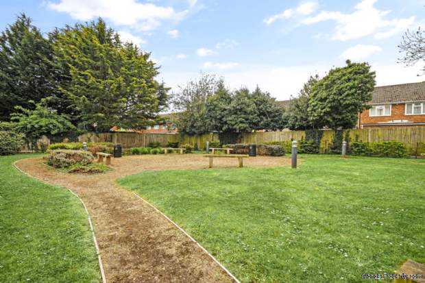 2 bedroom Apartment for sale in Bracknell