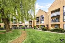 2 bedroom Apartment for sale in Bracknell