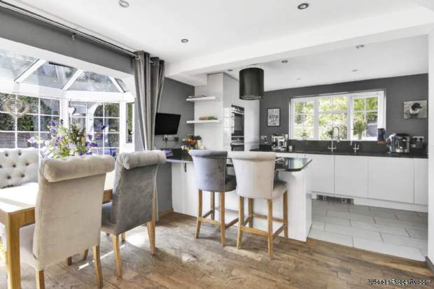 Additional Property Image 4 bedroom Detached for sale in Bracknell 2