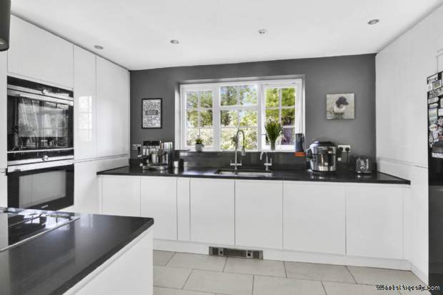 Additional Property Image 4 bedroom Detached for sale in Bracknell 3